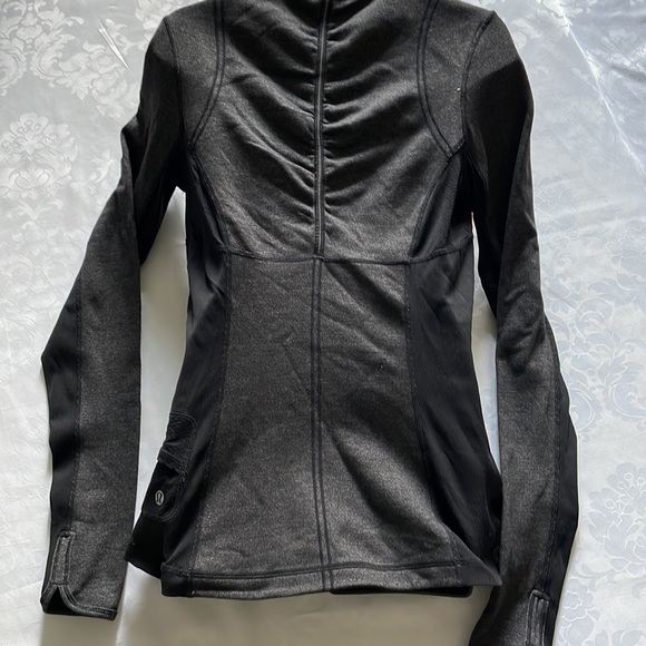 Lululemon long sleeve top extra soft material reversible black/black grey Sz S - Picture 3 of 9